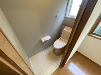 【トイレ】 | 桜川市下泉6LDK+3S中古住宅 | 二階トイレ