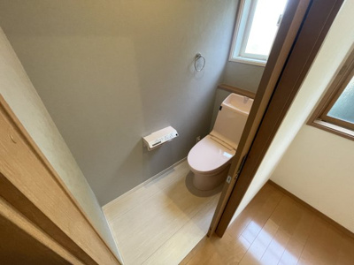 【トイレ】 | 桜川市下泉6LDK+3S中古住宅 | 二階トイレ