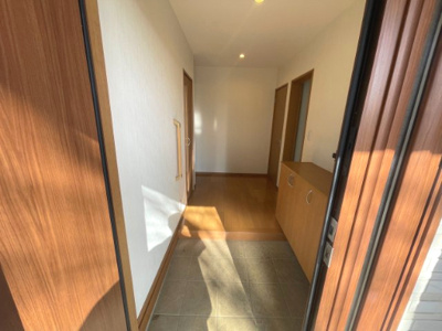 【玄関】 | 桜川市下泉6LDK+3S中古住宅 | 南側