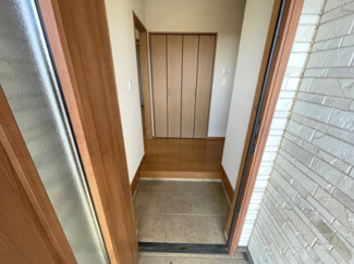 【玄関】 | 桜川市下泉6LDK+3S中古住宅 | 東側