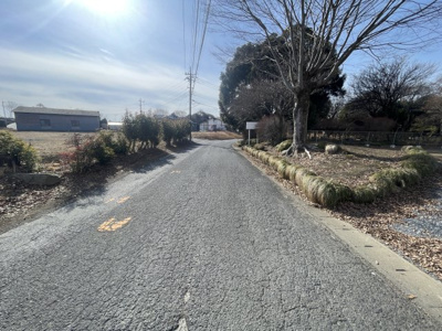 【前面道路含む現地写真】 | 桜川市下泉6LDK+3S中古住宅