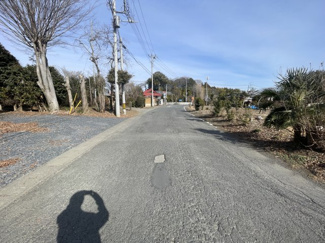 【前面道路含む現地写真】 | 桜川市下泉6LDK+3S中古住宅