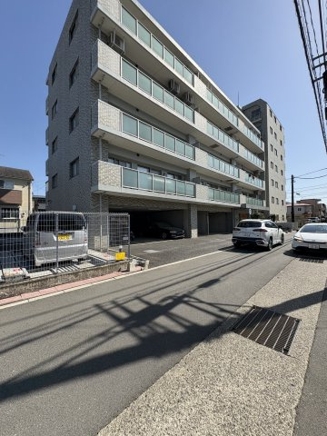 【外観】 | ＼最上階の南西向き角部屋／　　　　　　　　　　　　　　　　　　　
ワンフロアにはエレベーターを挟んで２住戸のみでプライバシー確保◎
