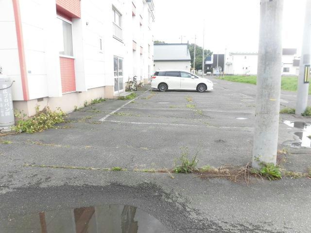 キャスタールームの駐車場