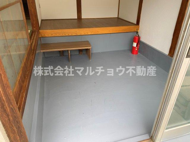 野久保アパート中万呂の玄関|明るい玄関です