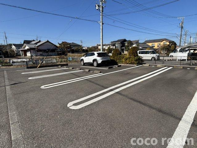 ヌーベルメゾンⅠの駐車場