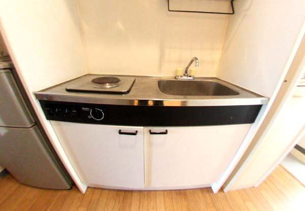 和泉市内田町３丁目の賃貸マンションのキッチン|コンパクトなキッチンで掃除もラクラク