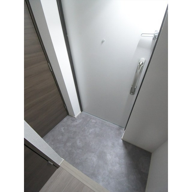 プライムガーデン若木の玄関