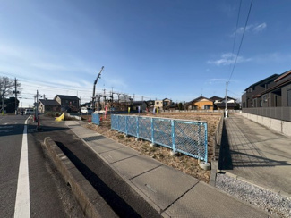 【前面道路含む現地写真】 | 川越市上寺山　建築条件なし売地　「西川越駅」徒歩25分　敷地60坪　【山田小学区】