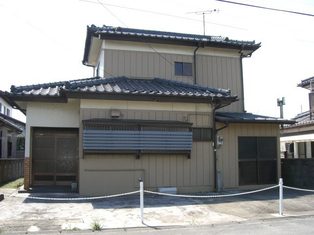 神蔵邸の駐車場