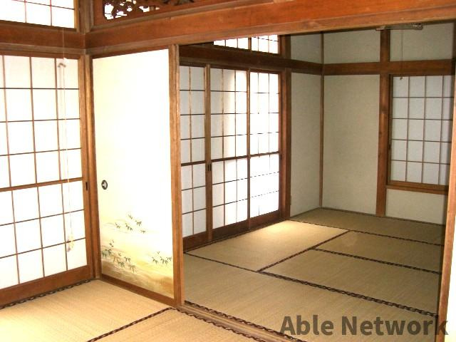神蔵邸の和室|広々使える和室