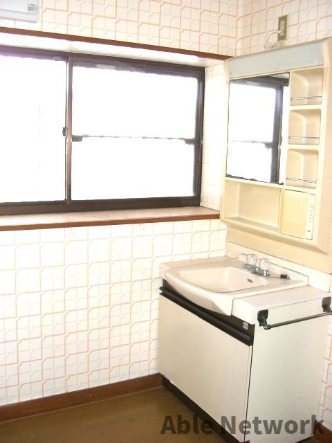 神蔵邸の洗面所|化粧洗面台