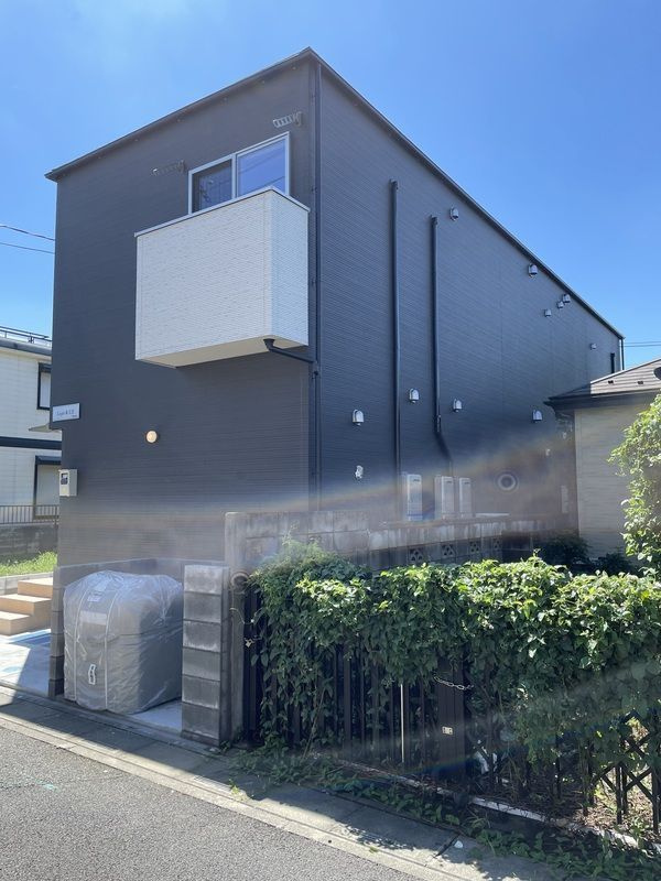 Lapis東大宮のエントランス