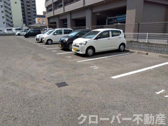 レオパレス宇多津の駐車場