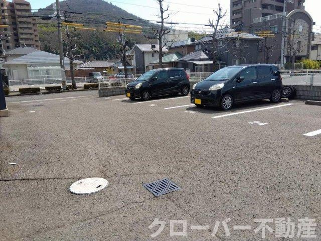 レオパレス宇多津の駐車場