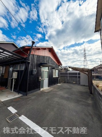 尾上M邸貸家　の駐車場