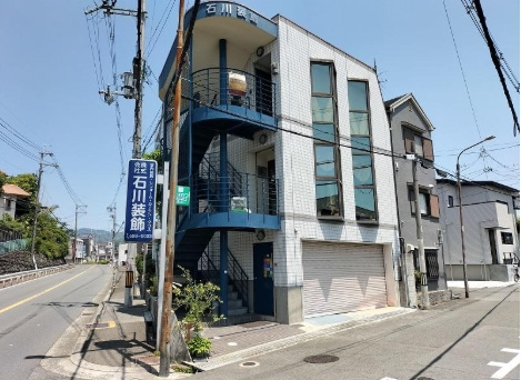 石川装飾ビルの外観