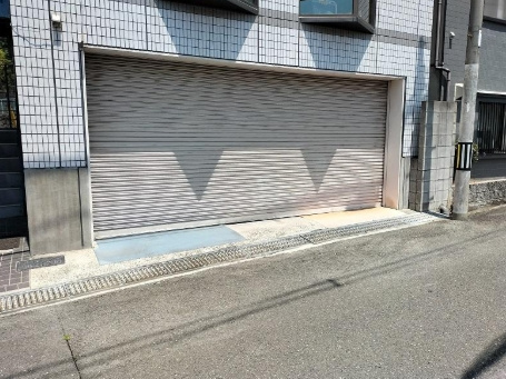 石川装飾ビルの駐車場