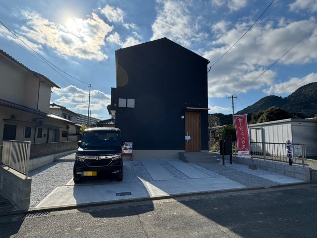 SUN COURTーサンコート－小倉南区上吉田4丁目【小倉南区　新築戸建て】の駐車場|駐車スペースは並列２台可能♪【小倉南区　新築戸建て】