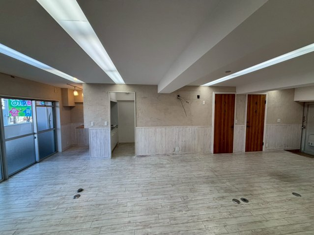 朝日ビルの内装