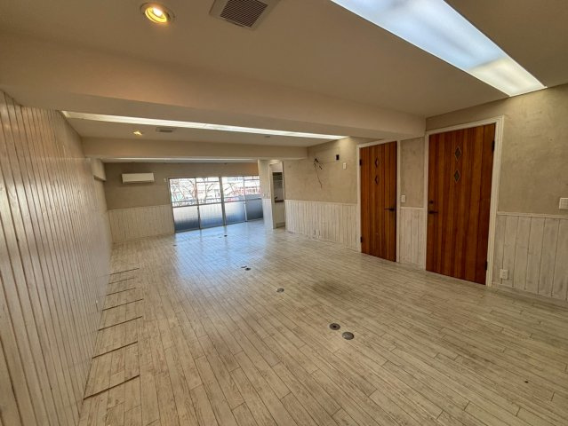 朝日ビルのロビー