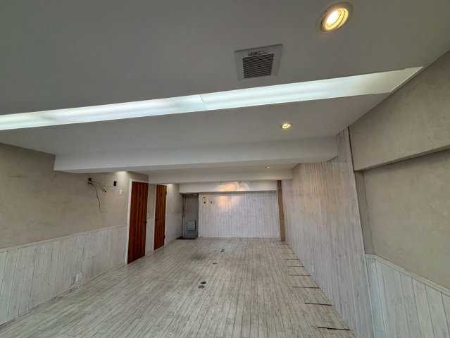 朝日ビルの内装