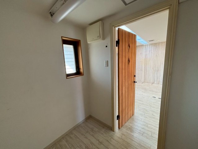 朝日ビルの内装