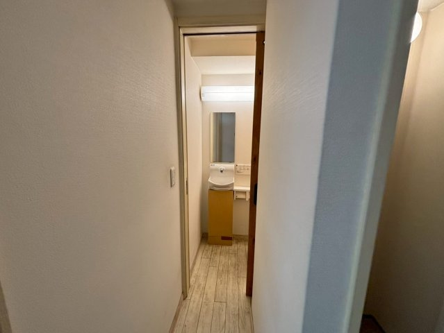 朝日ビルの内装