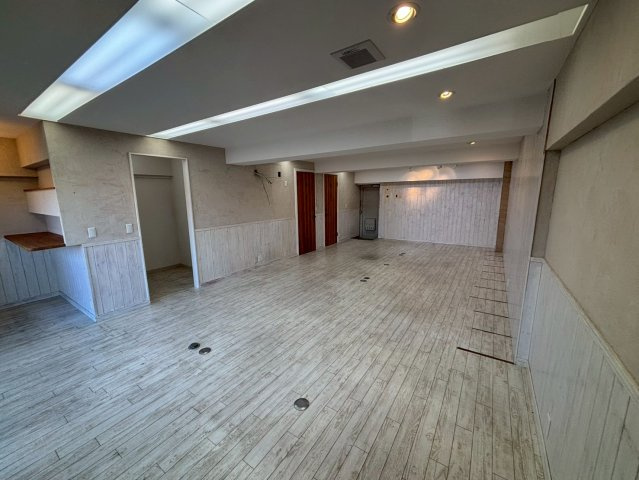 朝日ビルの内装