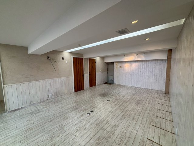 朝日ビルの内装