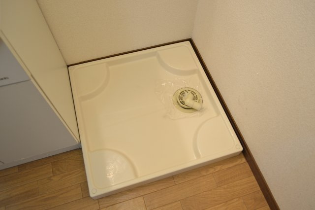 アンプルールフラーリッシュの洗面所|洗濯機置き場