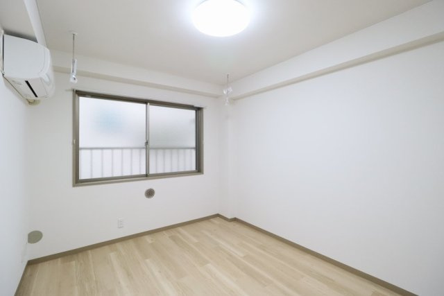 ハイツ若草の洋室|広々とした洋室です