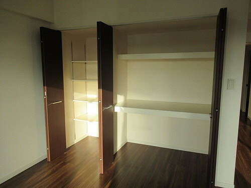 サニーコート大宮盆栽町第２の収納|収納（リビングダイニング）