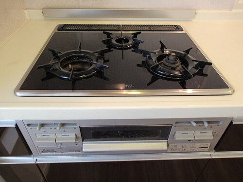 サニーコート大宮盆栽町第２の設備|３口ガスコンロ