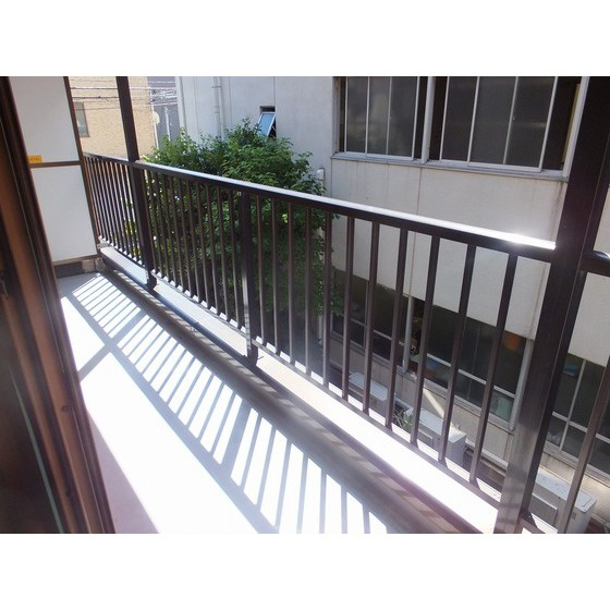 アメニティーハウスのバルコニー|バルコニーがあります