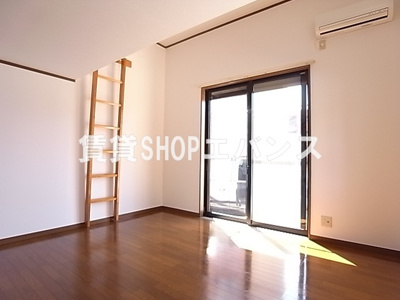 【寝室】 | ガーネットコート