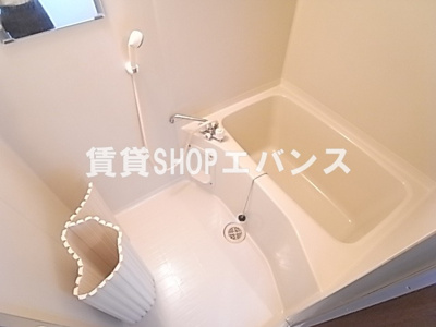 【浴室】 | ガーネットコート