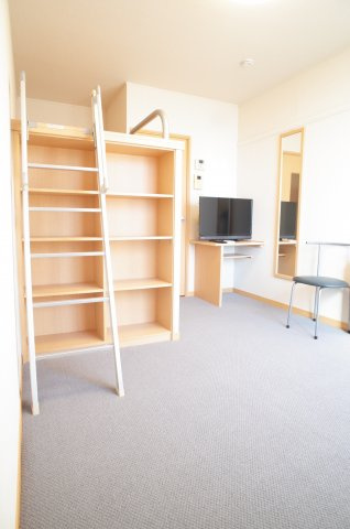 【居間・リビング】 | Rogie Hills | え？ホテルじゃありません。Rogie Hillsです！