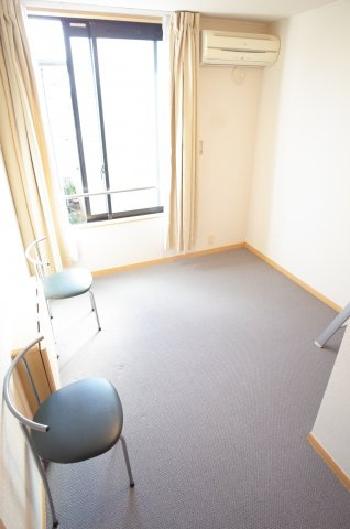 【子供部屋】 | Rogie Hills | 2階はカーペットでフカフカなのです。