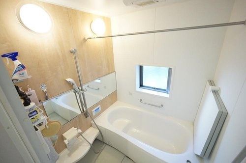 新座市片山1丁目　【築10年美邸×4LDK×食洗機・床暖房付】 の浴室|ゆったり浸かれるバスルーム
清潔感のある浴室。お子様との入浴もゆとりある広さです。