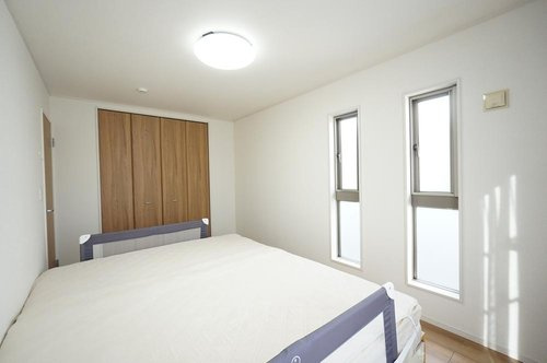 新座市片山1丁目　【築10年美邸×4LDK×食洗機・床暖房付】 のその他|収納豊富な寝室スペース
大容量クローゼットで衣類も季節物もスッキリ整理できます。