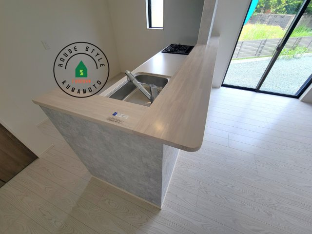 熊本市東区画図町大字下無田第4-1棟(6号棟)の内観：施工例|キッチンから立ち込める香りが今日の料理を期待させます。