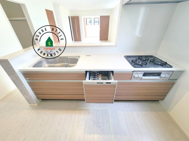 熊本市東区画図町大字下無田第4-1棟(6号棟)の内観：施工例|ご家族を近くに感じられる対面キッチンのLDK。会話もはずみそうですね。