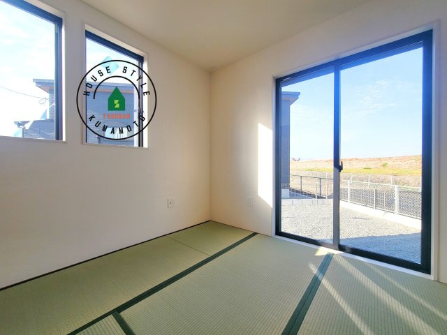 熊本市東区画図町大字下無田第4-1棟(6号棟)の内観：施工例|和室を上手に活用すると暮らし方の幅が広がります。例えば普段は開け放して、子供の小さいうちはお昼寝や遊びのスペースに。畳はソフトなので転んでもケガをしにくく安心です。