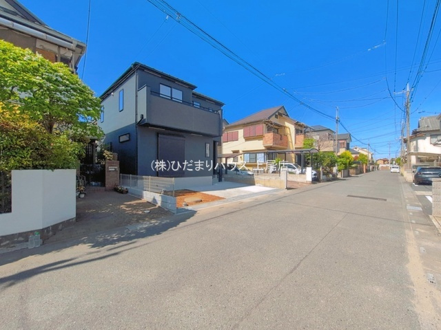 上尾市浅間台4期　新築戸建　グラファーレ01の前面道路含む現地写真
