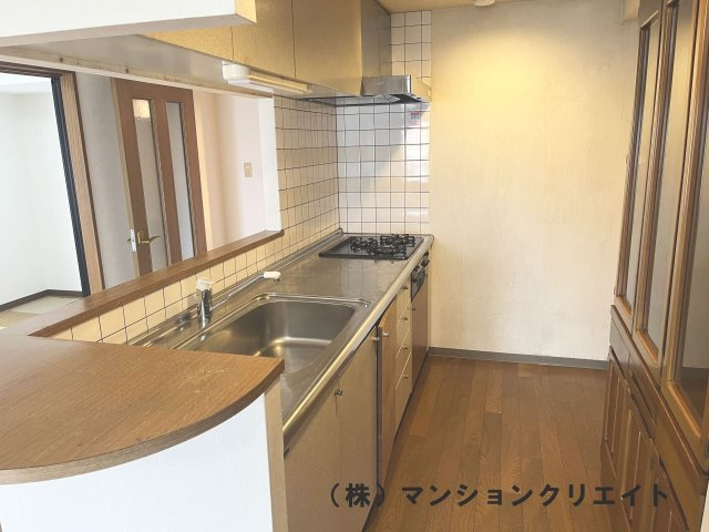 信開ガーデンコート城東のキッチン|対面式のシステムキッチン