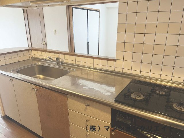 信開ガーデンコート城東のキッチン|システムキッチン。綺麗にお使いです。