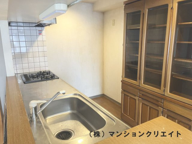 信開ガーデンコート城東のキッチン|食器棚は希望者には差し上げます。不要の場合は撤去します。