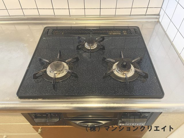 信開ガーデンコート城東のキッチン|3口ガスコンロ（都市ガス使用）