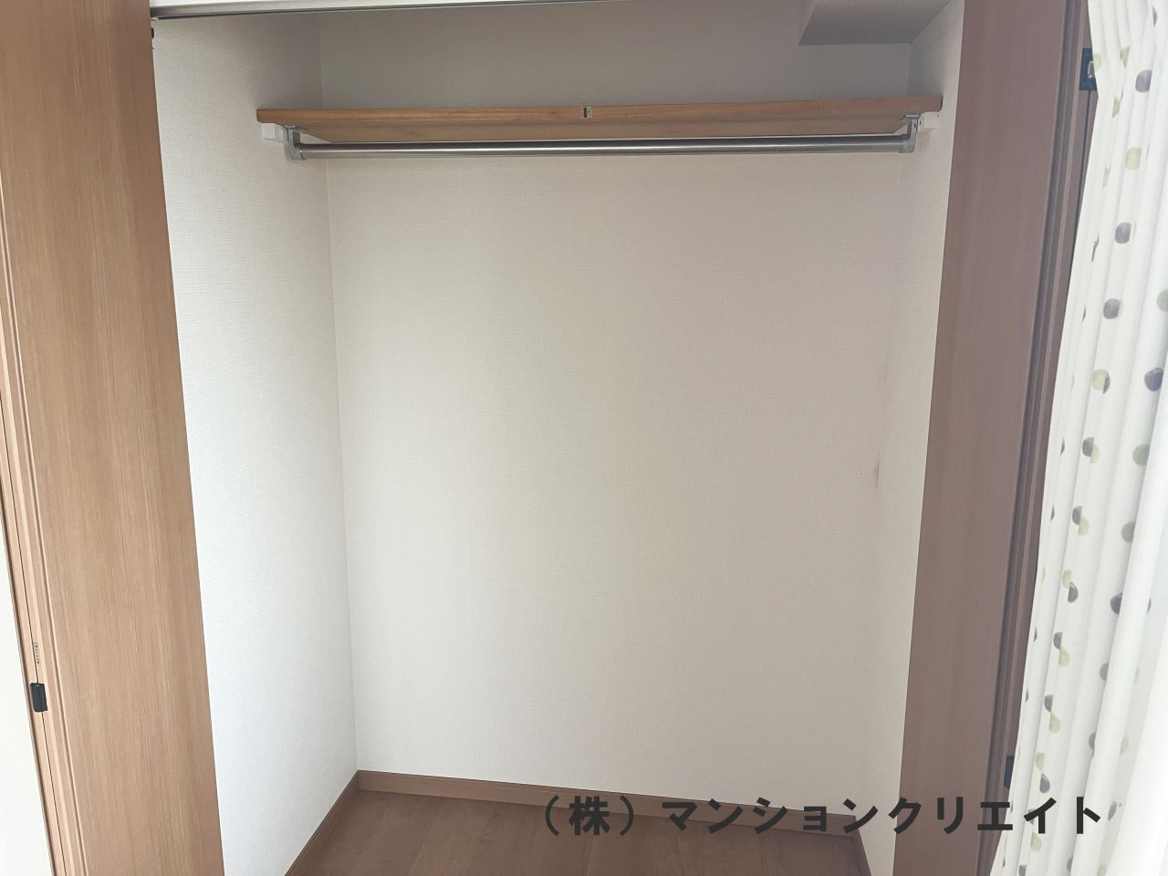 信開ガーデンコート城東の収納|洋室6.3帖のクローゼット